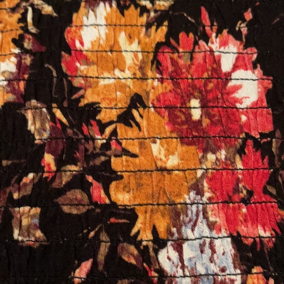 NEW Floral bell sleeve blouse - Picture 2 of 3